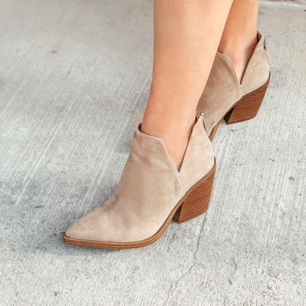 Vince Camuto Gigietta sz 9 Tortilla Suede NIB